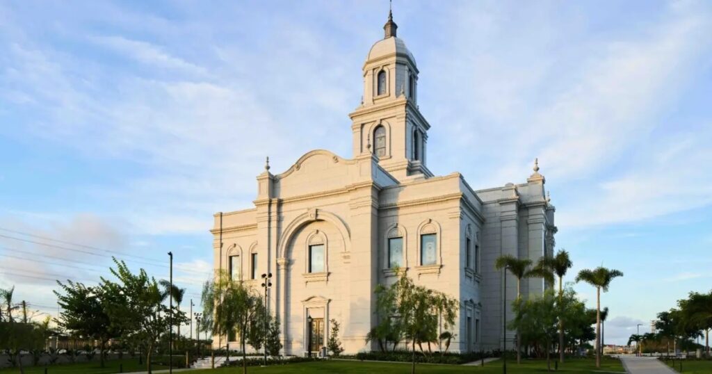 Com arquitetura inspirada na Bahia, Templo de Salvador abre as portas para visitação na Av. Paralela