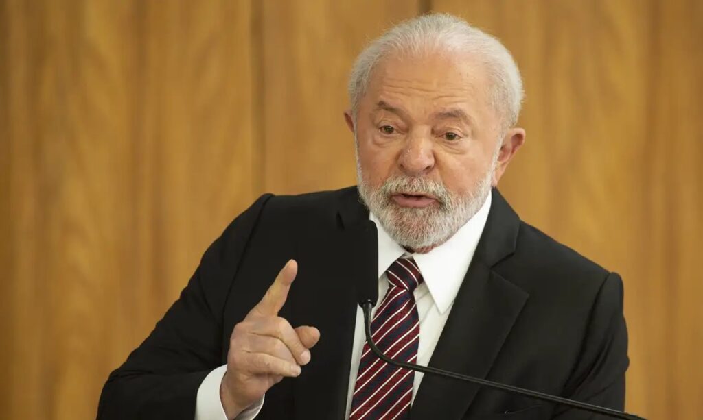 Lula promete que gás de cozinha fará parte da cesta básica até o fim de seu mandato